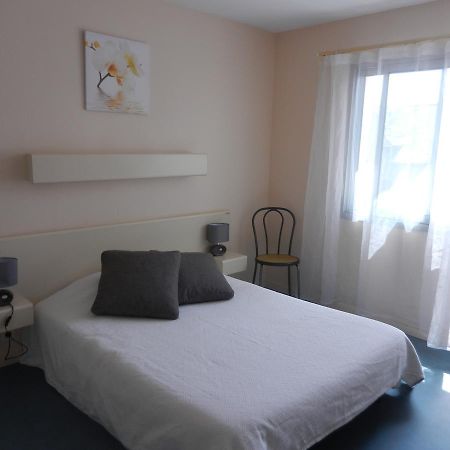L'Arvor Hotel Guer Buitenkant foto