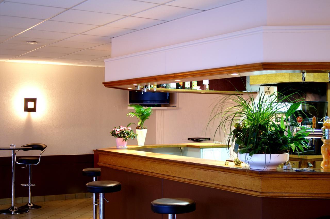 L'Arvor Hotel Guer Buitenkant foto