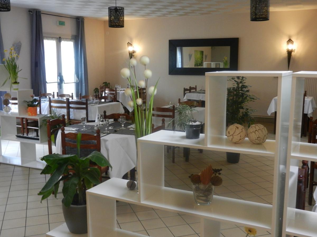 L'Arvor Hotel Guer Buitenkant foto