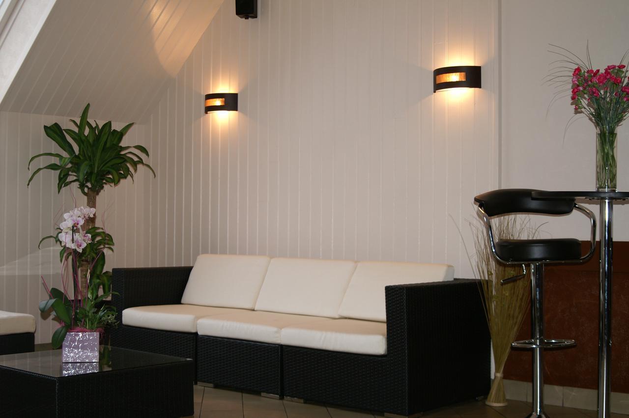 L'Arvor Hotel Guer Buitenkant foto
